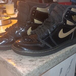 Jordan 1 High Black Metallic Gold